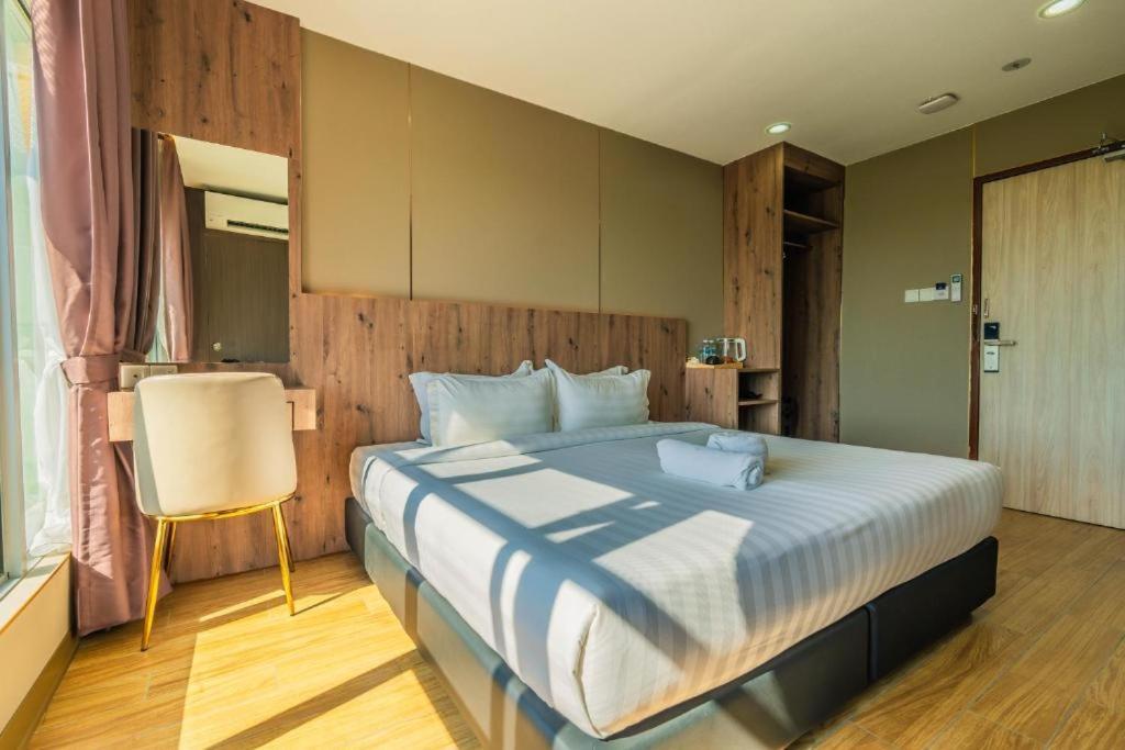 Flypod Hotel Кота Кинабалу Екстериор снимка